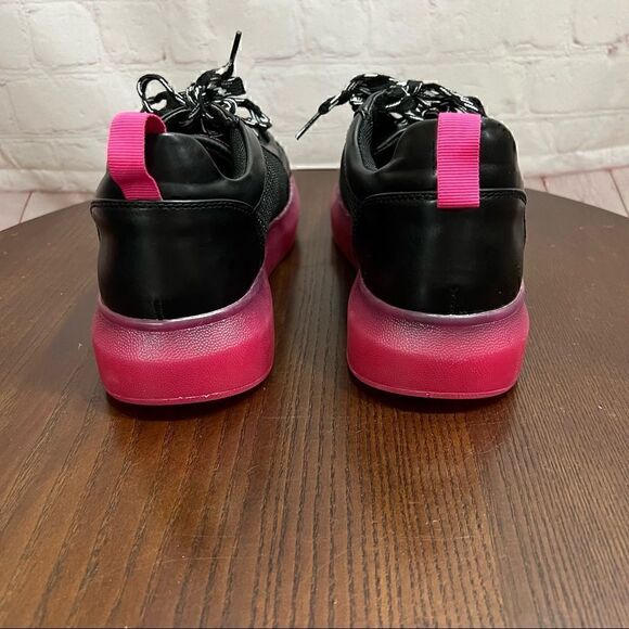JUICY COUTURE Pleather and Mesh upper with pink rubber soles sneakers new size 8 - Picture 9 of 11